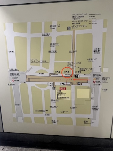 銀座駅から東銀座駅方面へ向かう地下通路の案内図